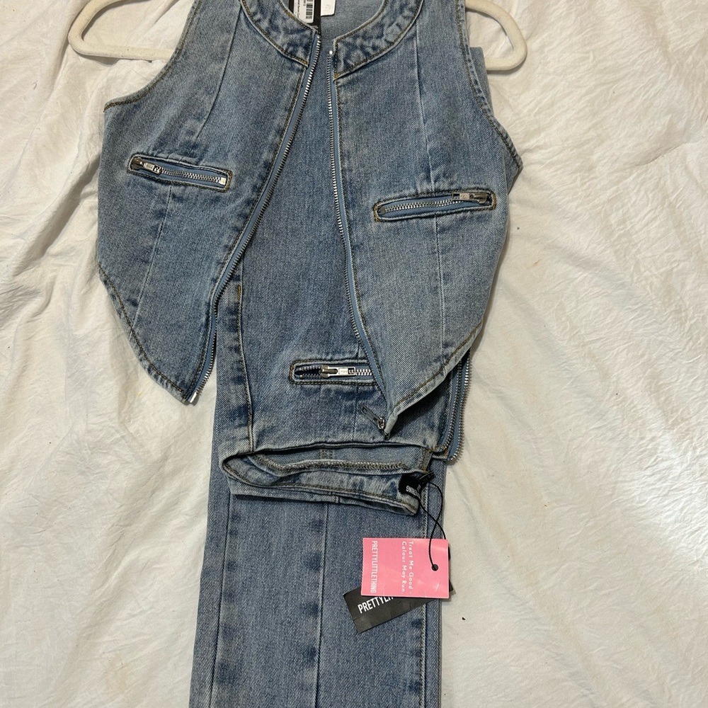 Women’s top fit size 2 denim vest somewhat wide leg jeans non-stretch